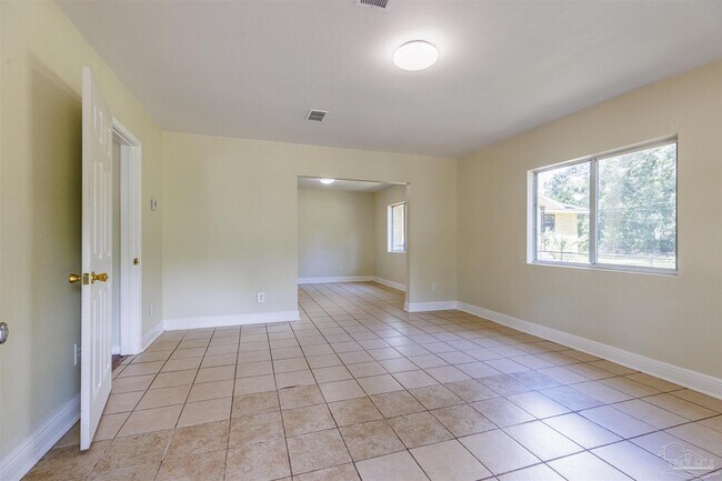 Building Photo - 2706 W Baars St