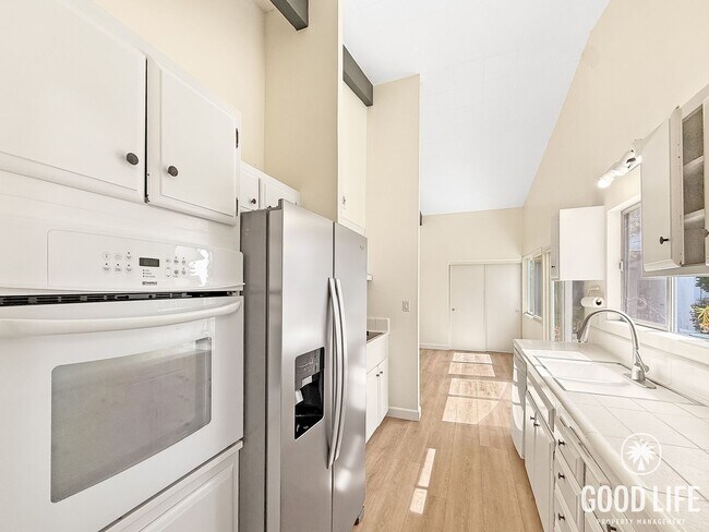 Foto del edificio - Spacious 3BR Home + 1BR ADU with Private Courtyard in University City!