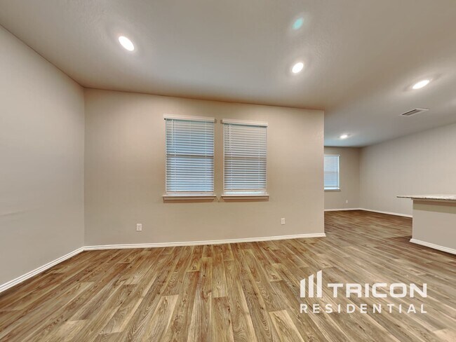 Foto del edificio - 3311 Angus Crossing