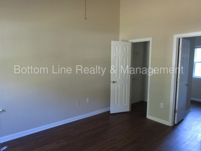 Building Photo - 5721 Silver Eagle Dr