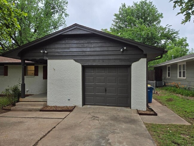 Foto del edificio - How amazing is this 3 BR 1 BTH home? You'l...