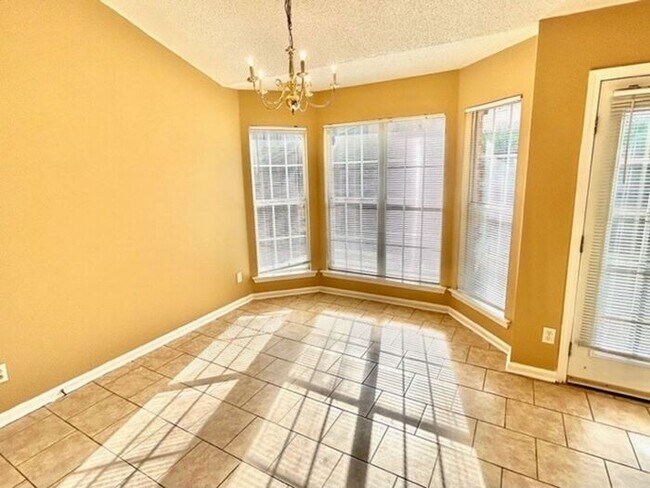 Foto del edificio - Houston Levee and and 64- 4 Bedroom Cordov...
