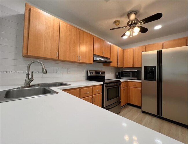 Foto del edificio - 499 SE 13th St