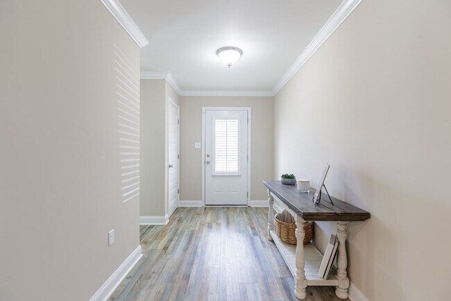 Foto del edificio - Contemporary 4BR/2BA Home with 2-Car Garage, Spacious Yard, and Close Proximity to Moody Air Forc...