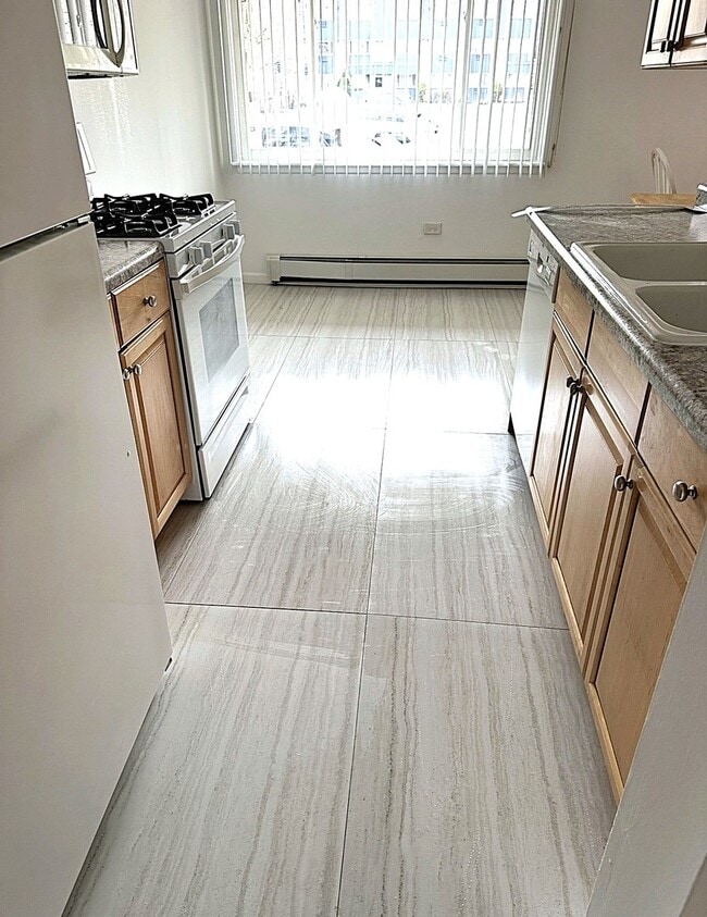 Building Photo - 8655 1/2 W Foster Ave