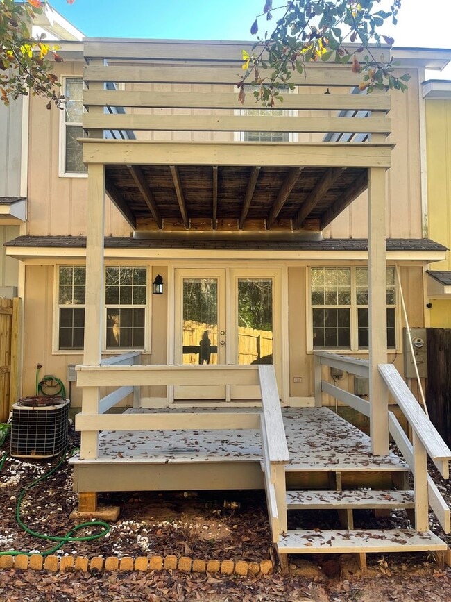 Building Photo - Briarwood West Sudvision - Stainless Steel...