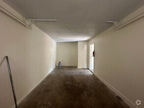 Building Photo - 119 Queens Ct