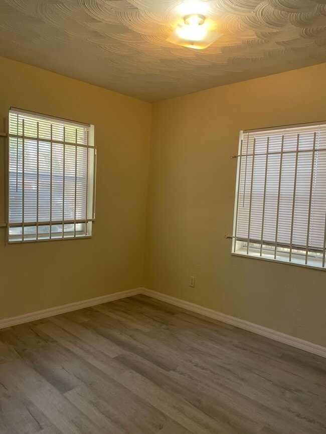 Foto del edificio - 3bed/1bath Single family house ready 1st w...