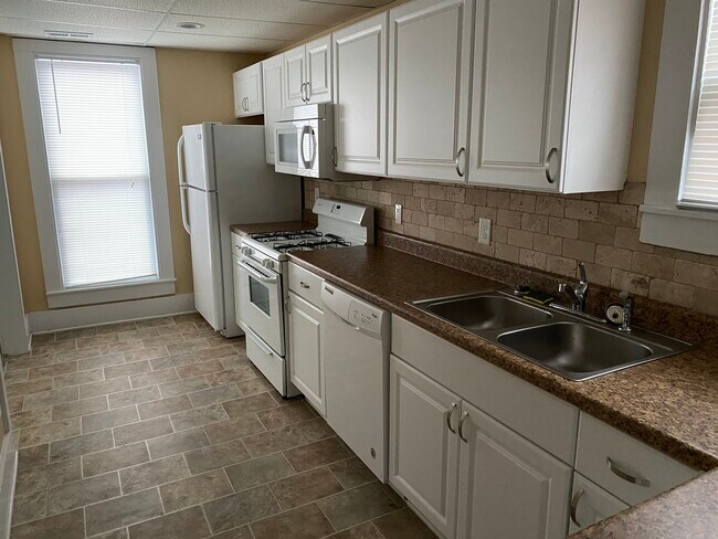Building Photo - 138 E Kansas Ave Apt. A