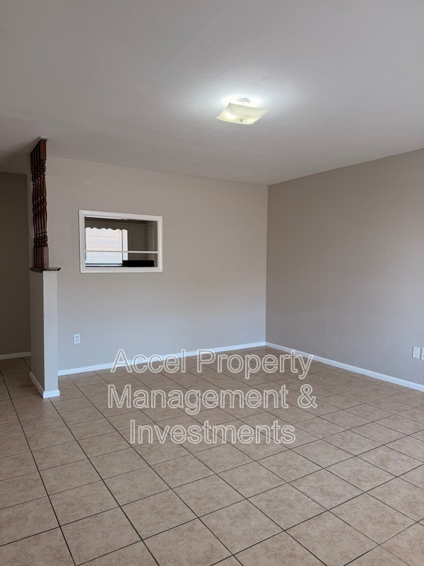 Building Photo - 2401 Gumwood Ave W