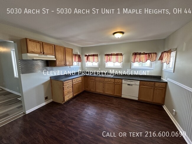 Foto del edificio - Maple Hts 2 Bedroom Down Unit