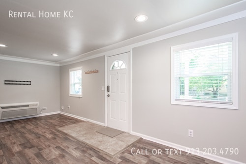 Building Photo - 211 N Iowa St