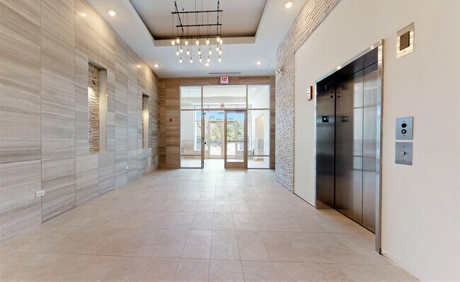 Foto del edificio - 4758 N Laramie Ave