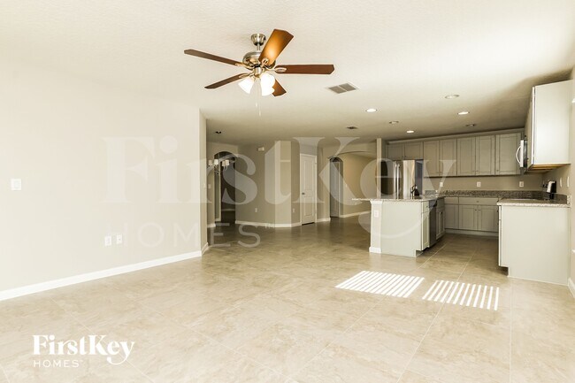 Building Photo - 422 Earhart Dr