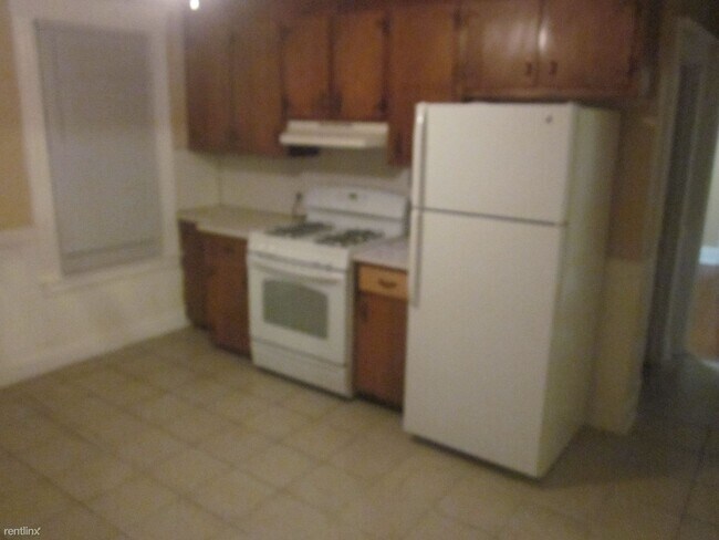 Foto del edificio - 3 br, 1 bath  - 44 Upson St First Floor