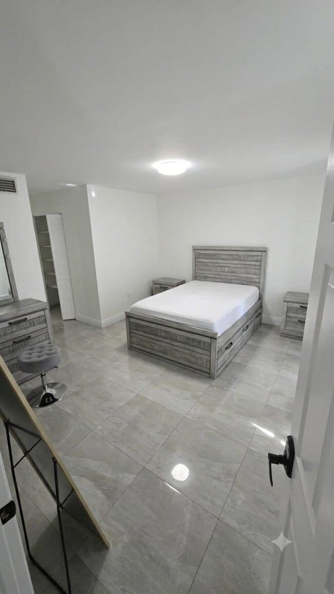 Photo - 10847 NW 7th St (Miami, FL) Apartment
