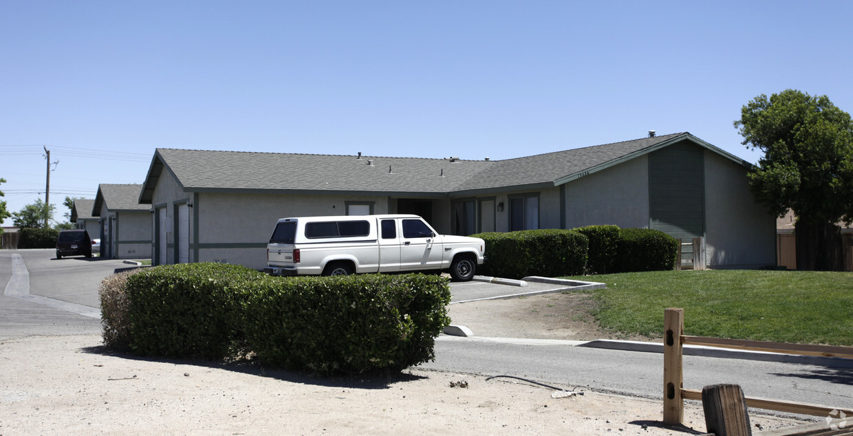 Primary Photo - 15636 Sequoia Ave