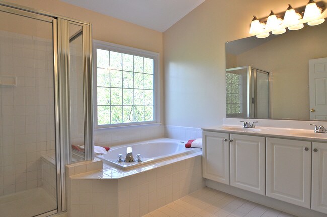 Baño principal - 2716 Earls Ct