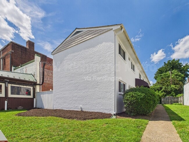 Building Photo - 4032 MacArthur Ave
