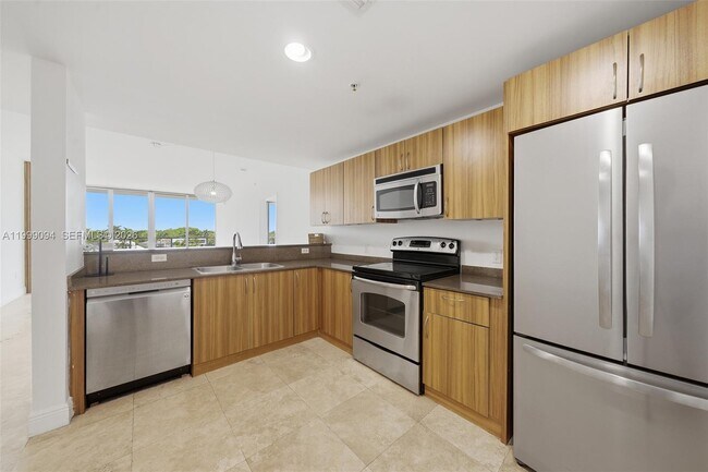 Foto del edificio - 6305 Indian Creek Dr
