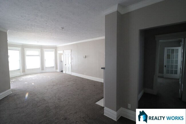 Foto del edificio - Spacious Two Bed One and a Half Bath