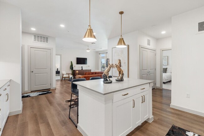 Foto del edificio - 1301 Leah Ave