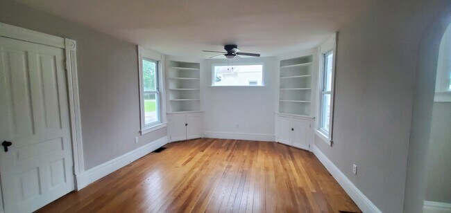 Foto del edificio - 707 Dewitt Ave