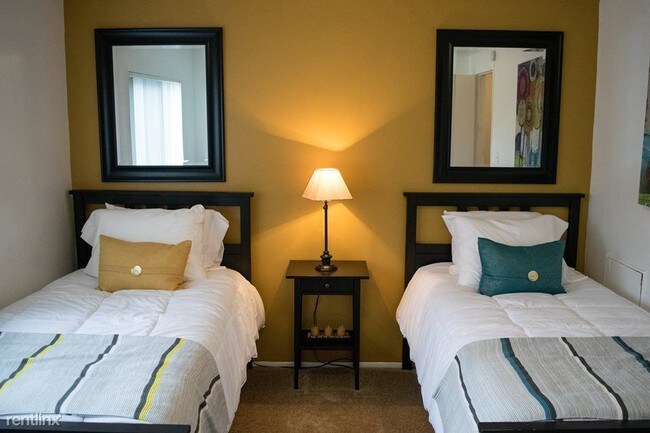 Foto del edificio - 2 br, 1 bath Townhome - 651 Villa Dr