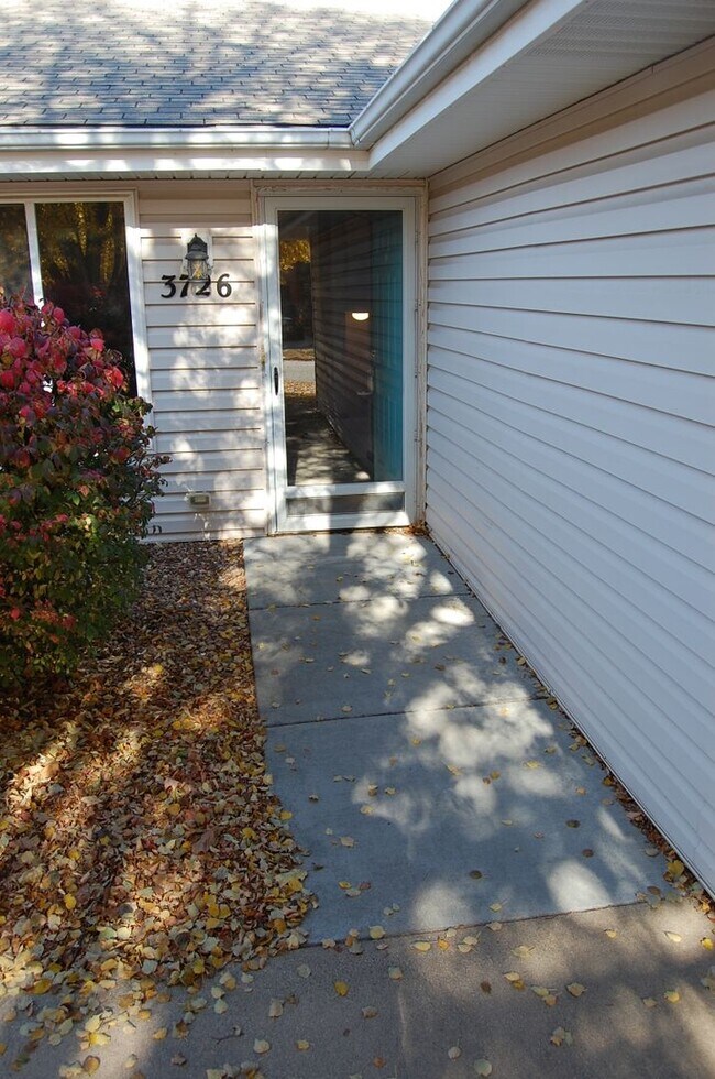 Foto del edificio - 3724 Clover Cir