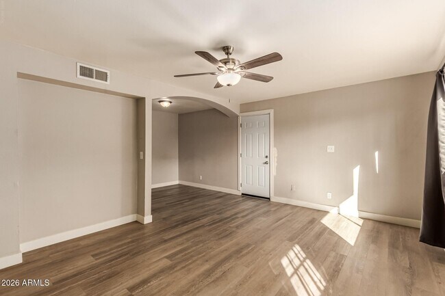 Foto del edificio - 4606 E Broadway Rd
