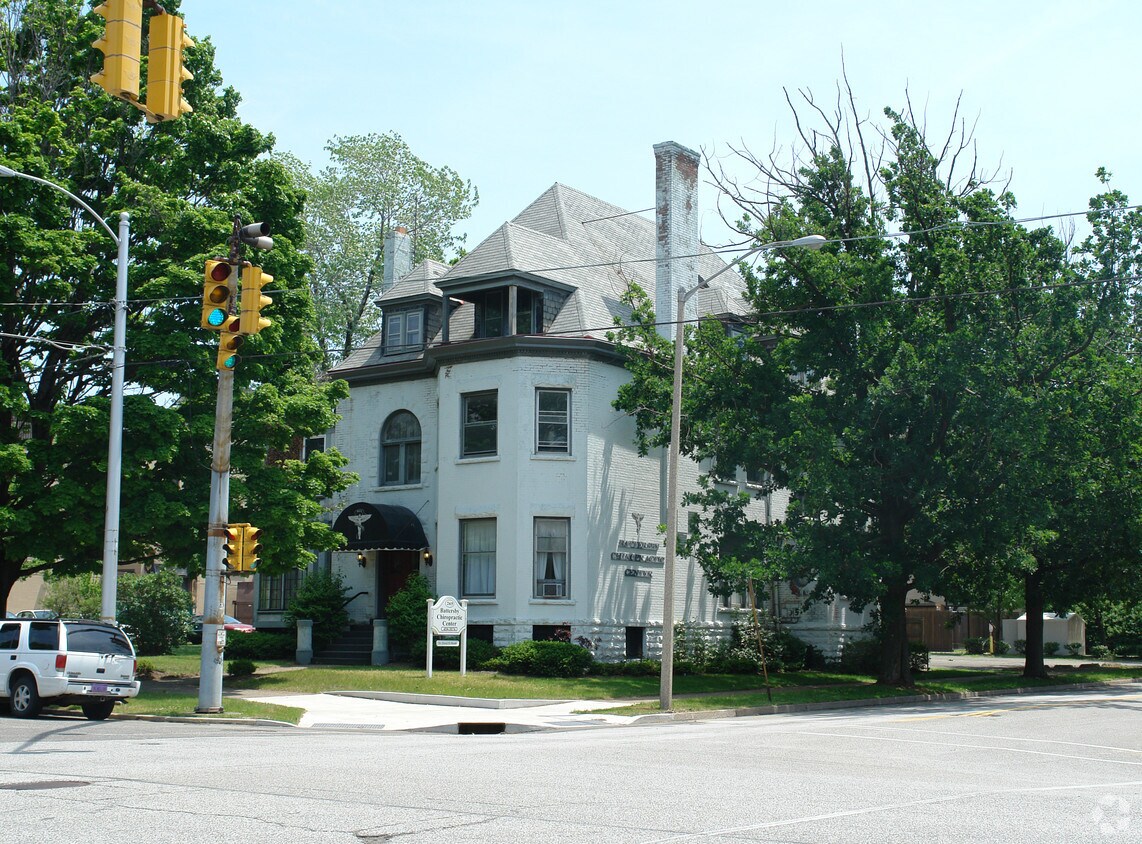 Building Photo - Battersby Chiropratic Center