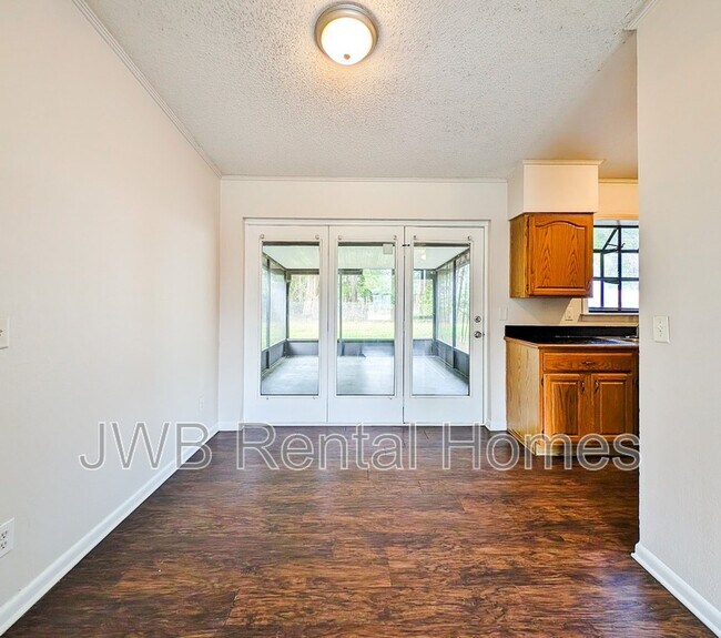 Foto del edificio - 2050 Monteau Dr