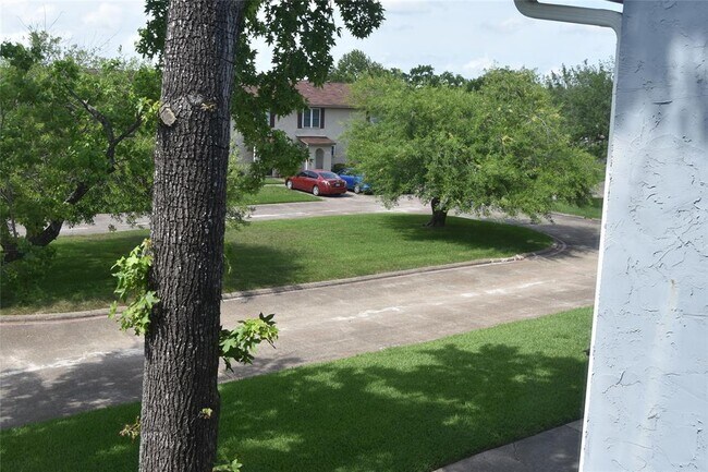Building Photo - 1806 Countryside Village Blvd