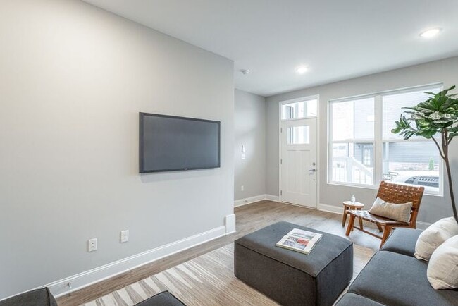 Photo - 2316 E 18th St Pl House