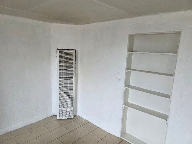 Foto del edificio - 1711 1/2 Agua Fria St