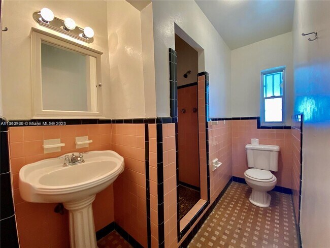Building Photo - 420 NE 82nd St