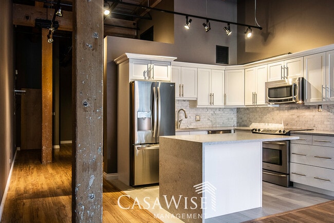 Building Photo - 10309-107 107 St NW