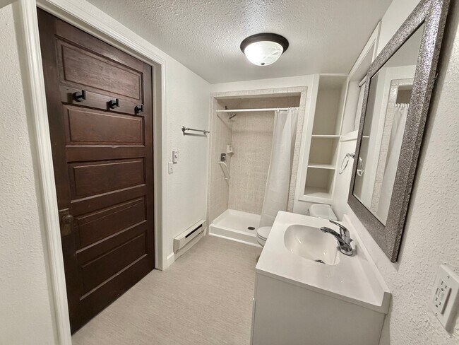 Foto del edificio - 4229 Canyon Lake Dr