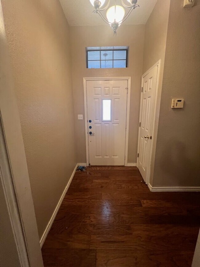 Building Photo - 6409 Twin Oaks Dr