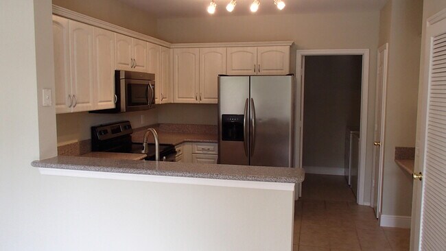 Building Photo - 1205 Belmont Pl