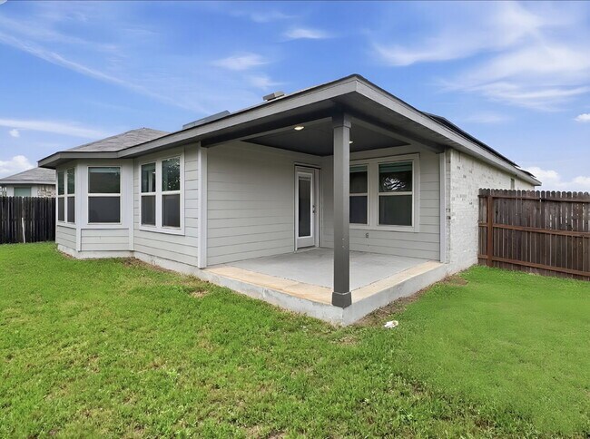 Building Photo - "Charming 4-Bedroom Retreat with Granite Elegance in Schertz!"