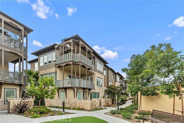 Building Photo - 1311 Doheny Way