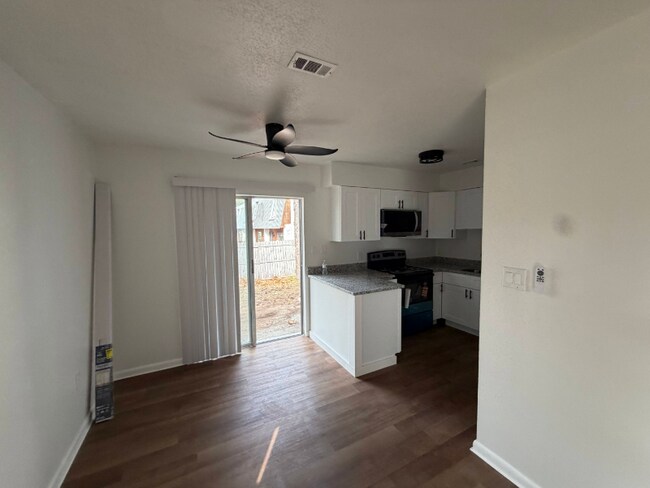 Building Photo - 6226 SW 10th Pl