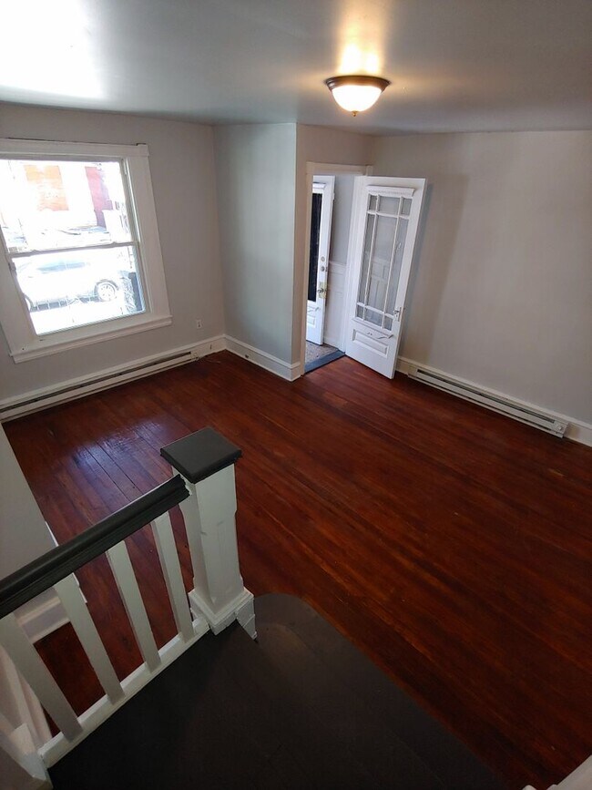 Building Photo - 3 Bedroom Home off of 60th & Cobbs Creek P...