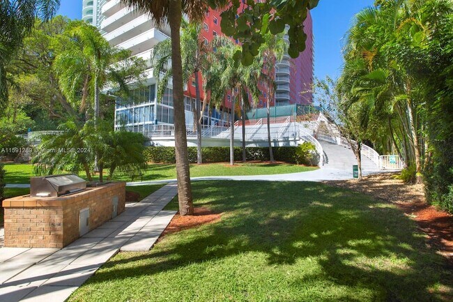 Building Photo - 1627 Brickell Ave