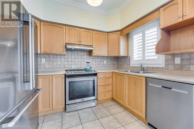 Building Photo - 2045 Rochester Cir
