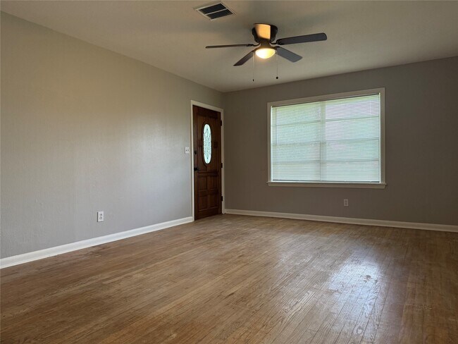 Building Photo - 2603 Goldenrod St