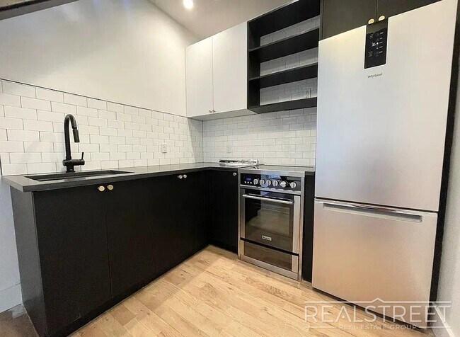 Foto del edificio - Brand New 3BR/2BA Duplex with Private Roof Terrace | Sunlit & Pet-Friendly