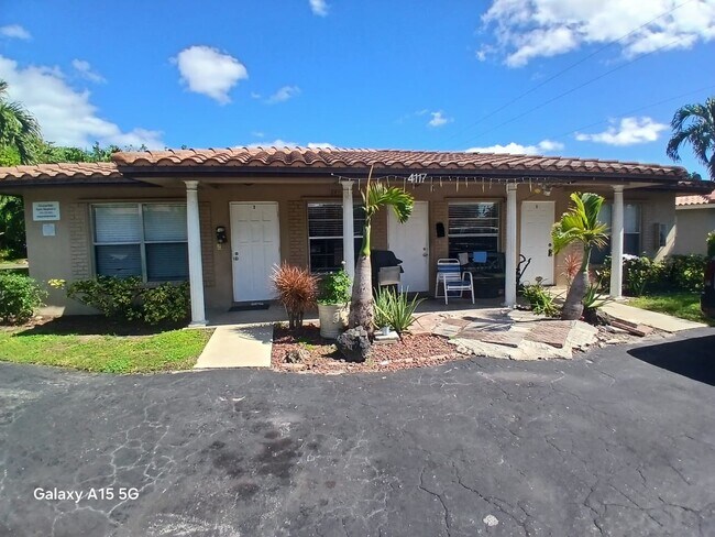 Foto del edificio - 4117 Riverside Dr