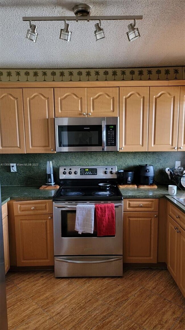 Foto del edificio - 6081 W 24th Ave